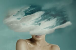 woman with cloud around head and brain fog